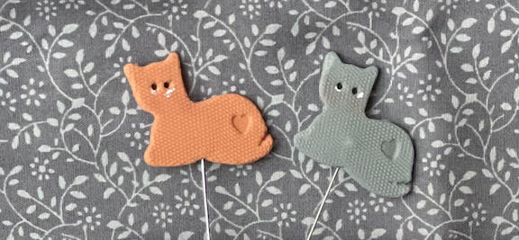 Cats and coffee - 2 CATS COUNTING PINS